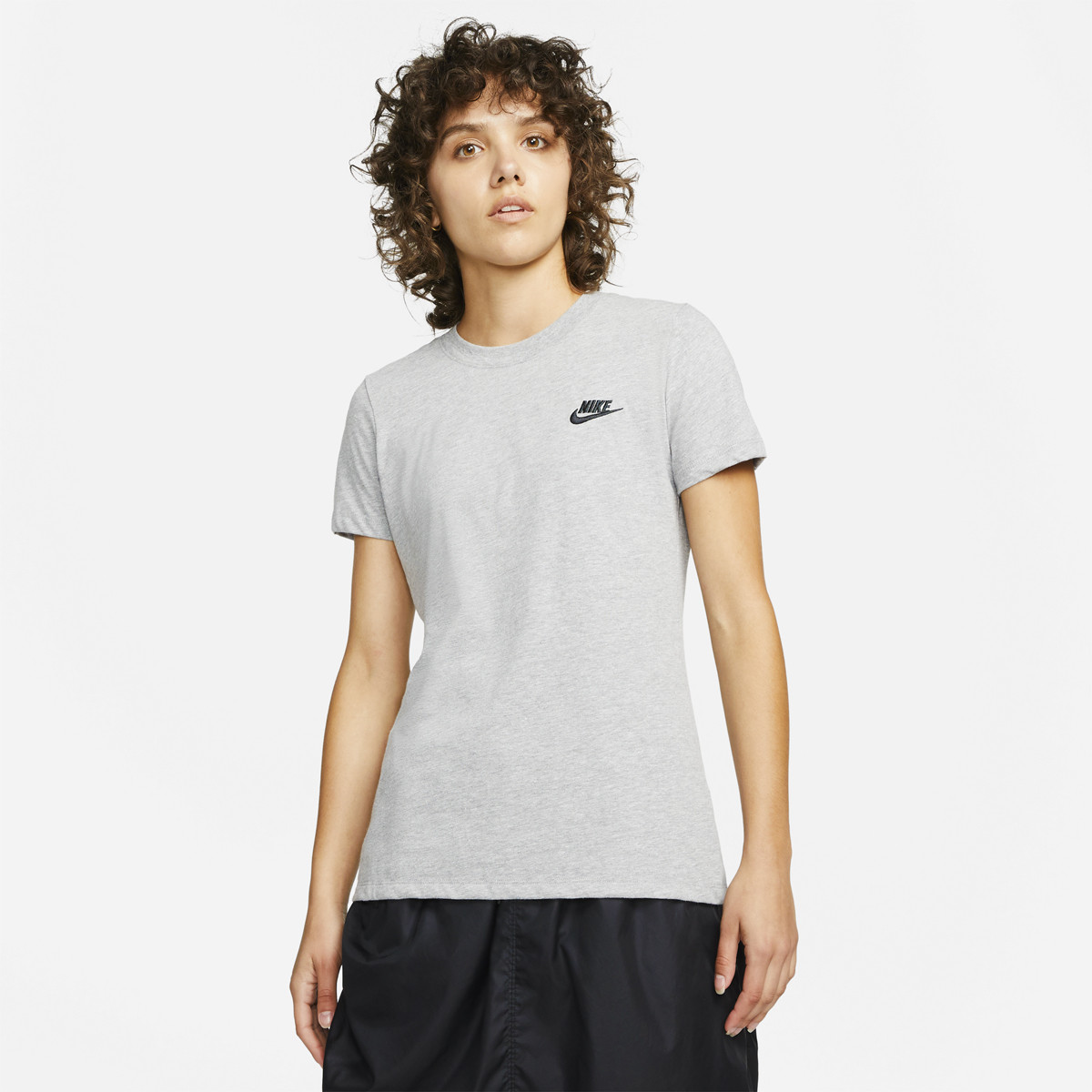T shirt nike gris femme 2025